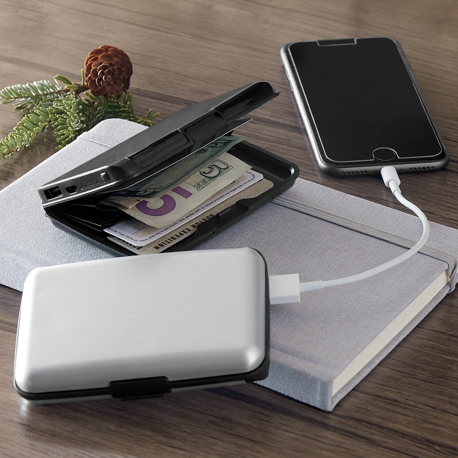 Aluminum Charging Wallet | Seventh Avenue