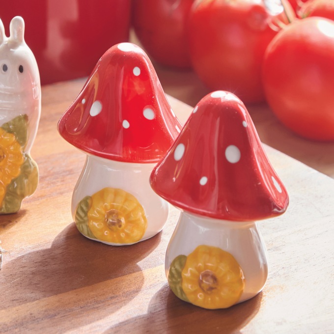 Novel Figural Salt & Pepper Shakers, , large