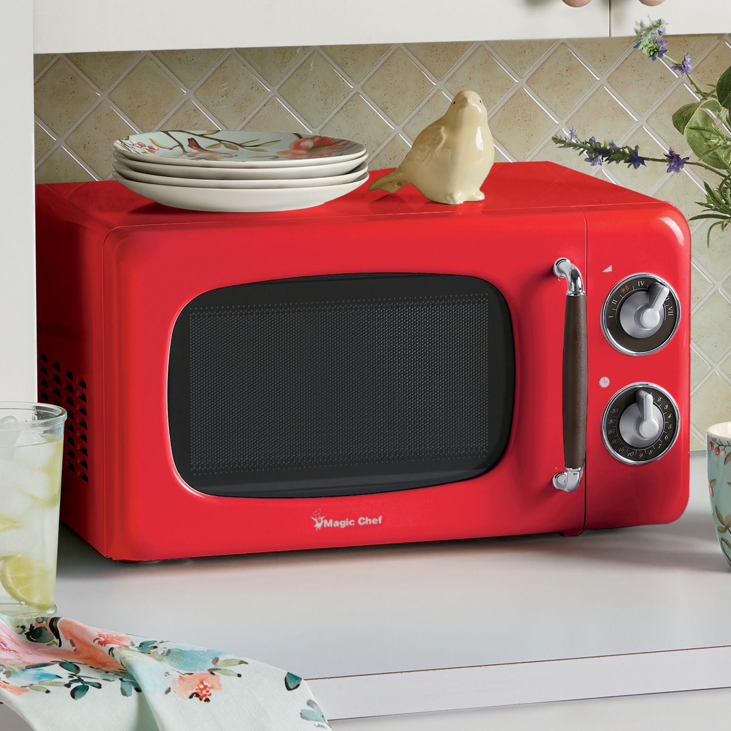 Magic Chef 0.7 Cu. Ft. Retro Microwave | Seventh Avenue