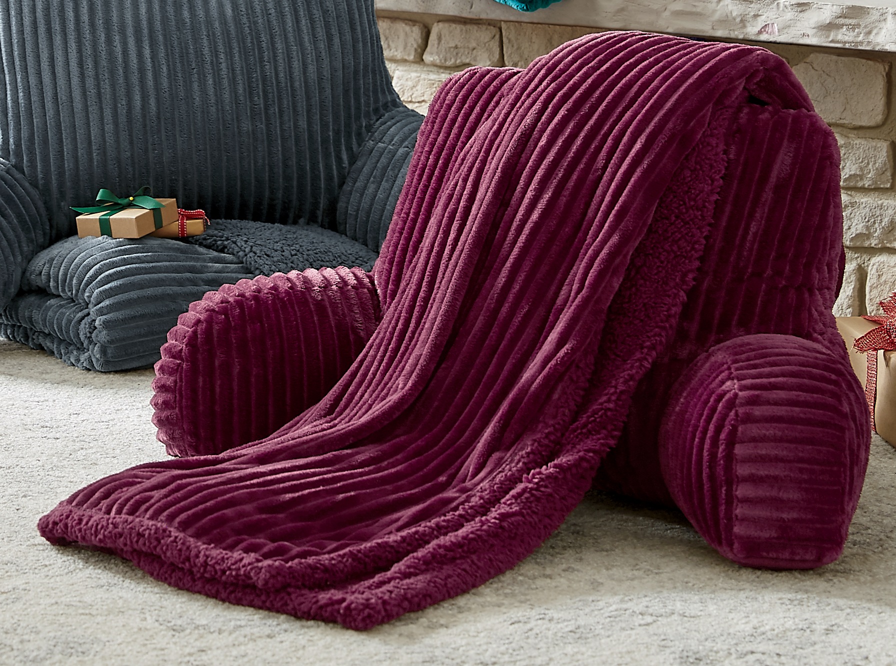 Lounging Pillow & Throw Set Seventh Avenue