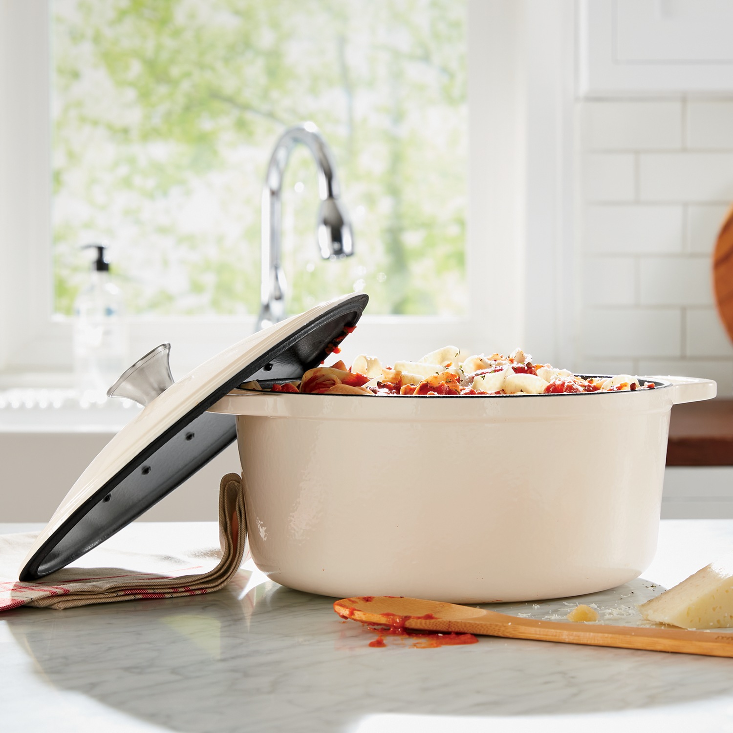 7Qt. Dutch Oven with Lid Seventh Avenue