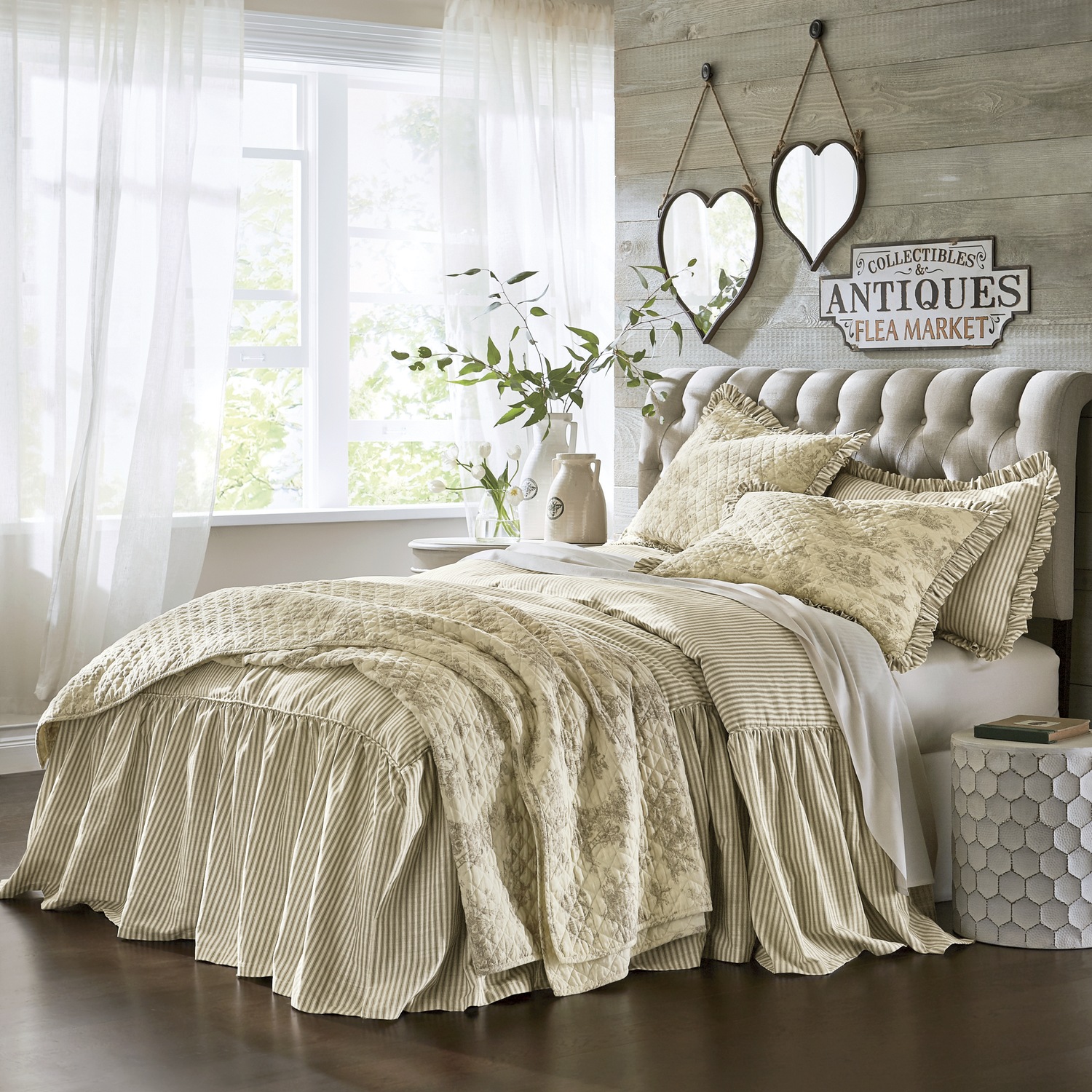 Toile Quilt Seventh Avenue Country house blue & white floral toile queen quilt. toile quilt seventh avenue