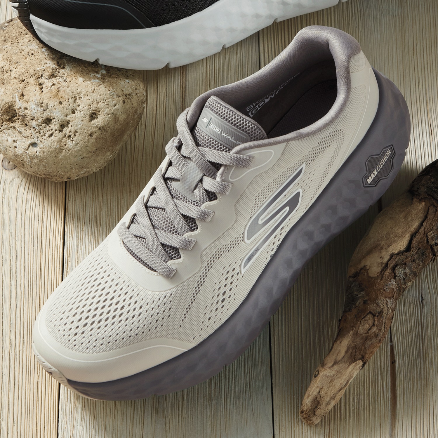 Qoo　0728 Skechers GO WALK Max Cushioning Flex Ozzie Shoe with Max