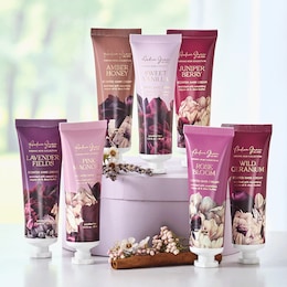 7-Piece Valentine's Day Gift Set, , large