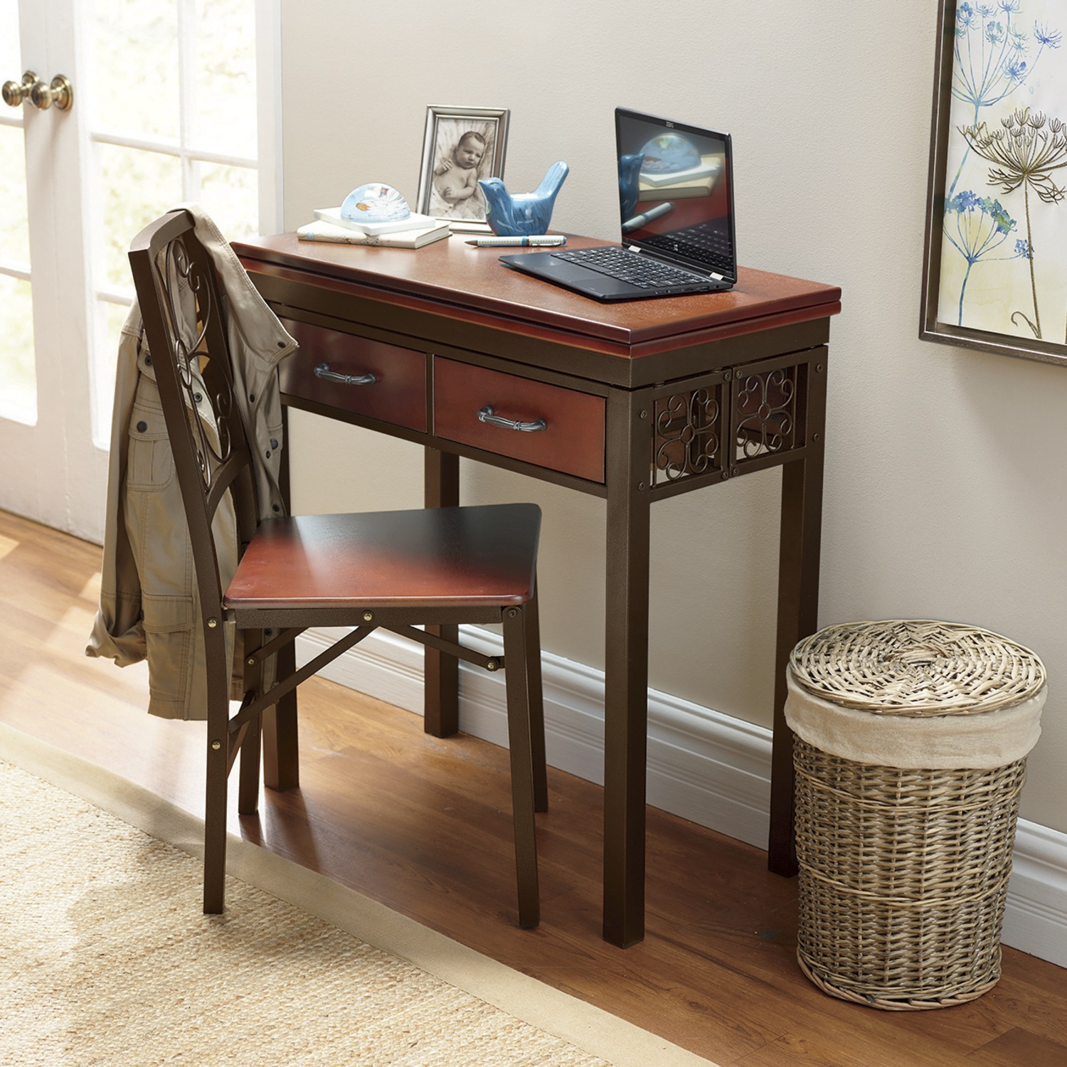 Dining Table & Folding Chairs | Seventh Avenue