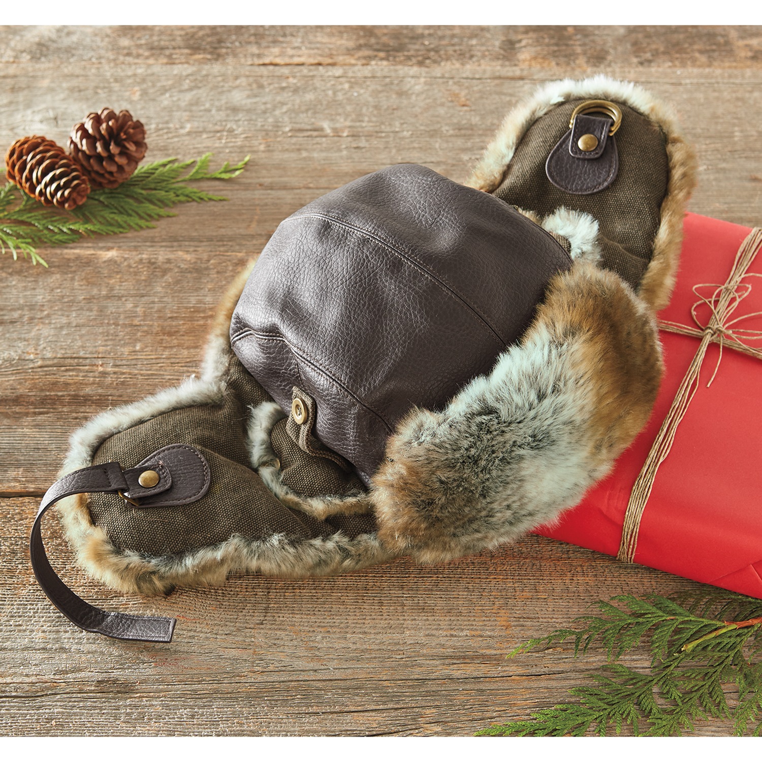 d*7様 アンダーカバー ダークブラウン ファー 耳あて付き帽子 Faux-Fur Trapper Hat | Seventh Avenue