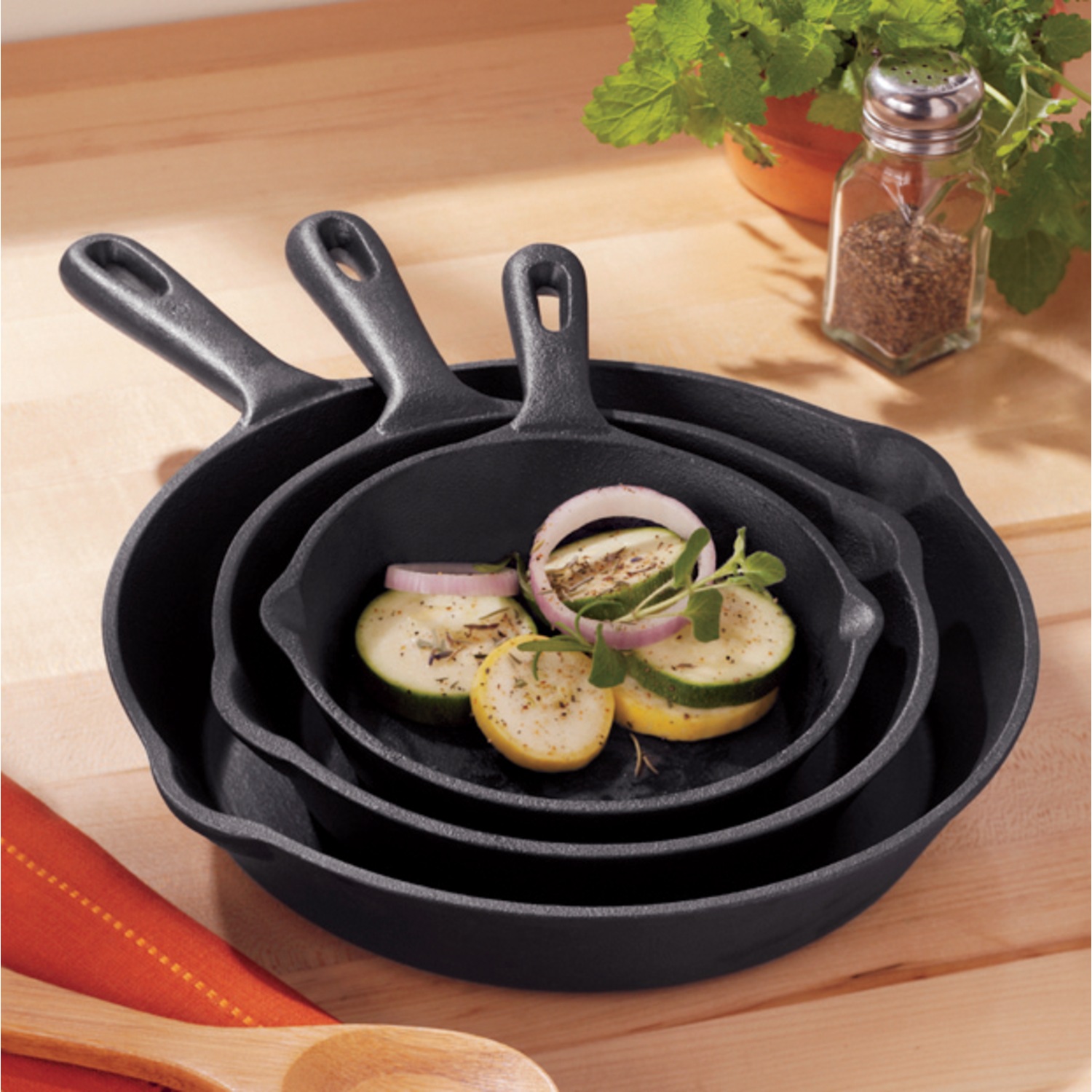 3-Piece Pre-Seasoned Cast Iron Skillet Set | Seventh Avenue
