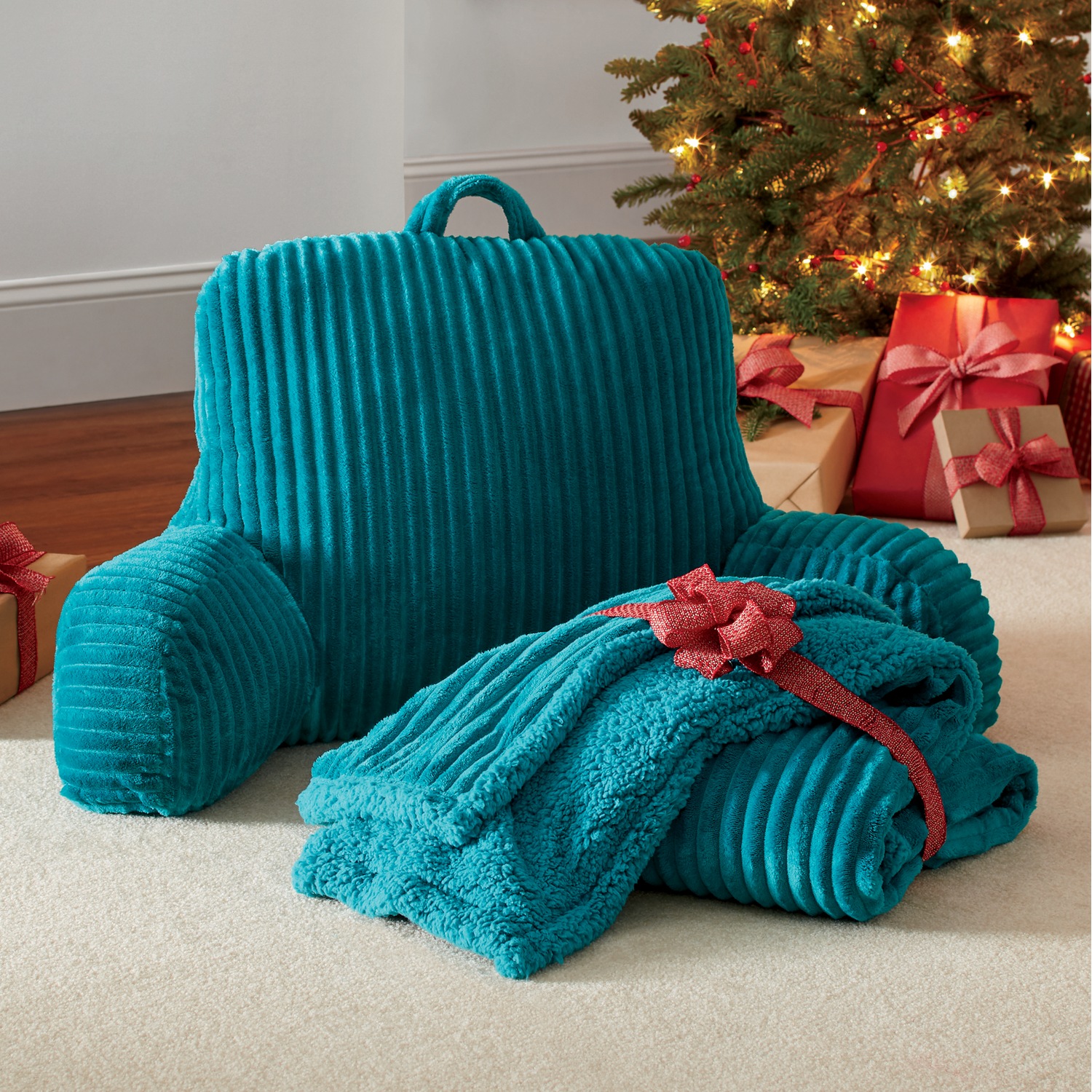 Lounging Pillow & Throw Set Seventh Avenue