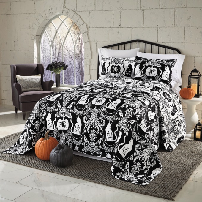 Raven Mateless&eacute; Reversible Bedspread, , large