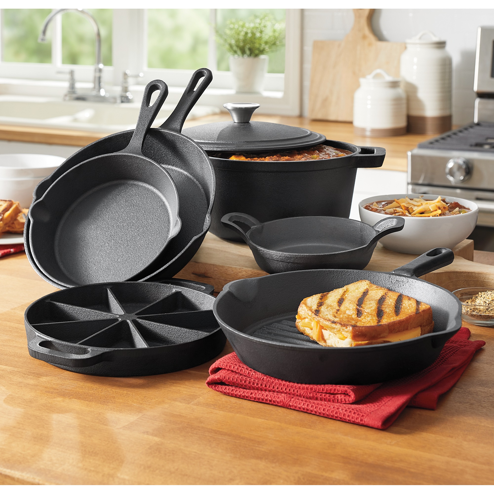 7-Piece Pre-Seasoned Cast Iron Cookware Set | Seventh Avenue