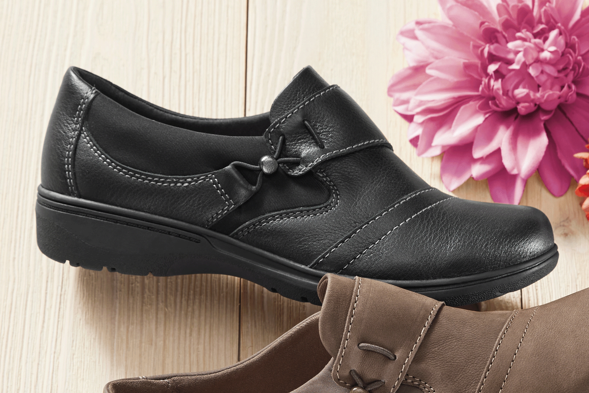 i*a様 【ほぼ新品】INSCRIRE CLARKS Clarks Leather Carleigh Lily Slip-On with Removable Footbed